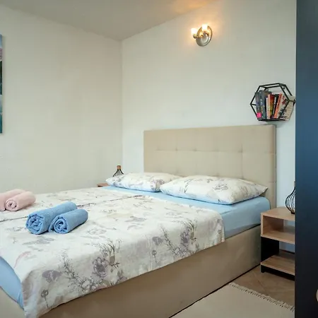 2+2apt. With A Beautiful Terrace And Jacuzzi *