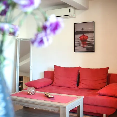 Apartment 2+2apt. With A Beautiful Terrace And Jacuzzi Jelsa (Hvar)