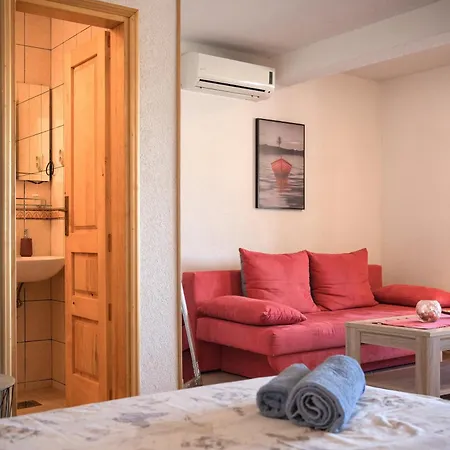 2+2apt. With A Beautiful Terrace And Jacuzzi Appartamento Jelsa (Hvar)