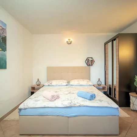 Appartamento 2+2apt. With A Beautiful Terrace And Jacuzzi *