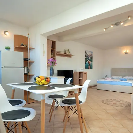 2+2apt. With A Beautiful Terrace And Jacuzzi Appartamento
