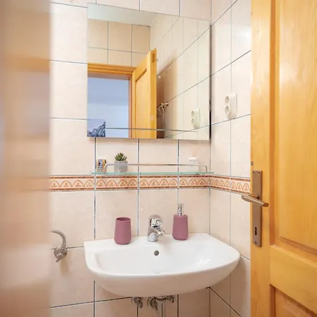 2+2apt. With A Beautiful Terrace And Jacuzzi Appartamento Jelsa (Hvar)