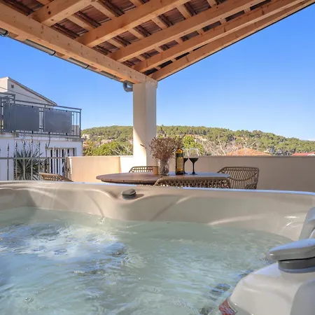 Appartamento 2+2apt. With A Beautiful Terrace And Jacuzzi